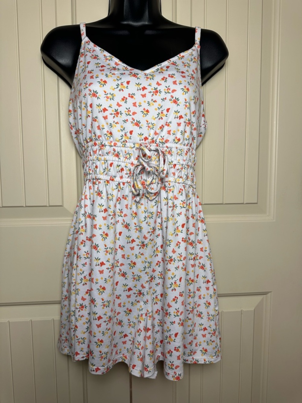 Hollister White Cottage-Core Floral Romper Women's Medium Smocked Tie Waist